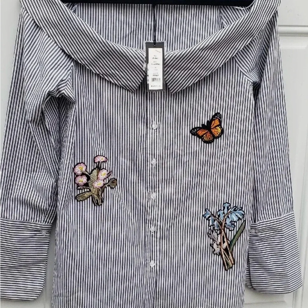 Romeo & Juliet Couture Off Shoulder Button Blouse Blk White Stripe Applique - Sm - Picture 2 of 3